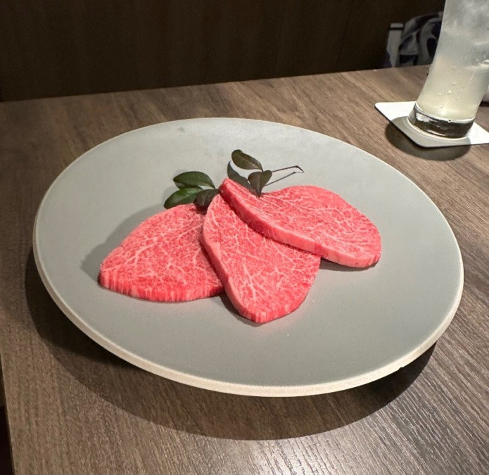 お箸で切れるお肉です